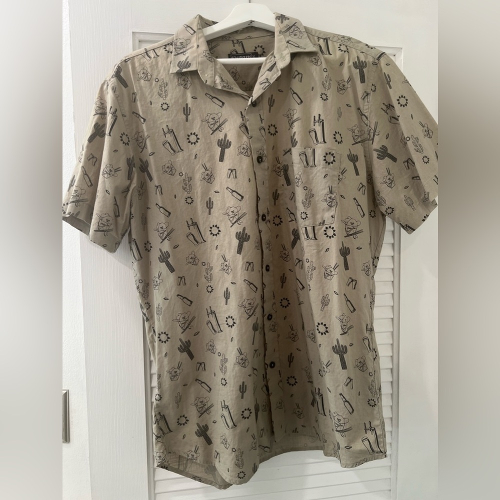 Men’s Medium Button Up Short Sleeve Shirt